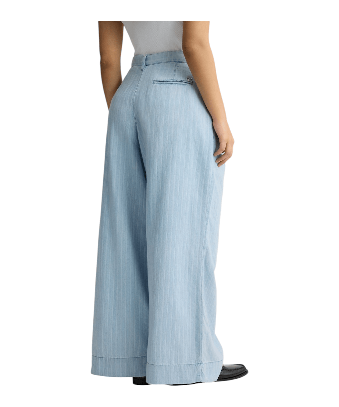 UA5123 D498978822_2_P